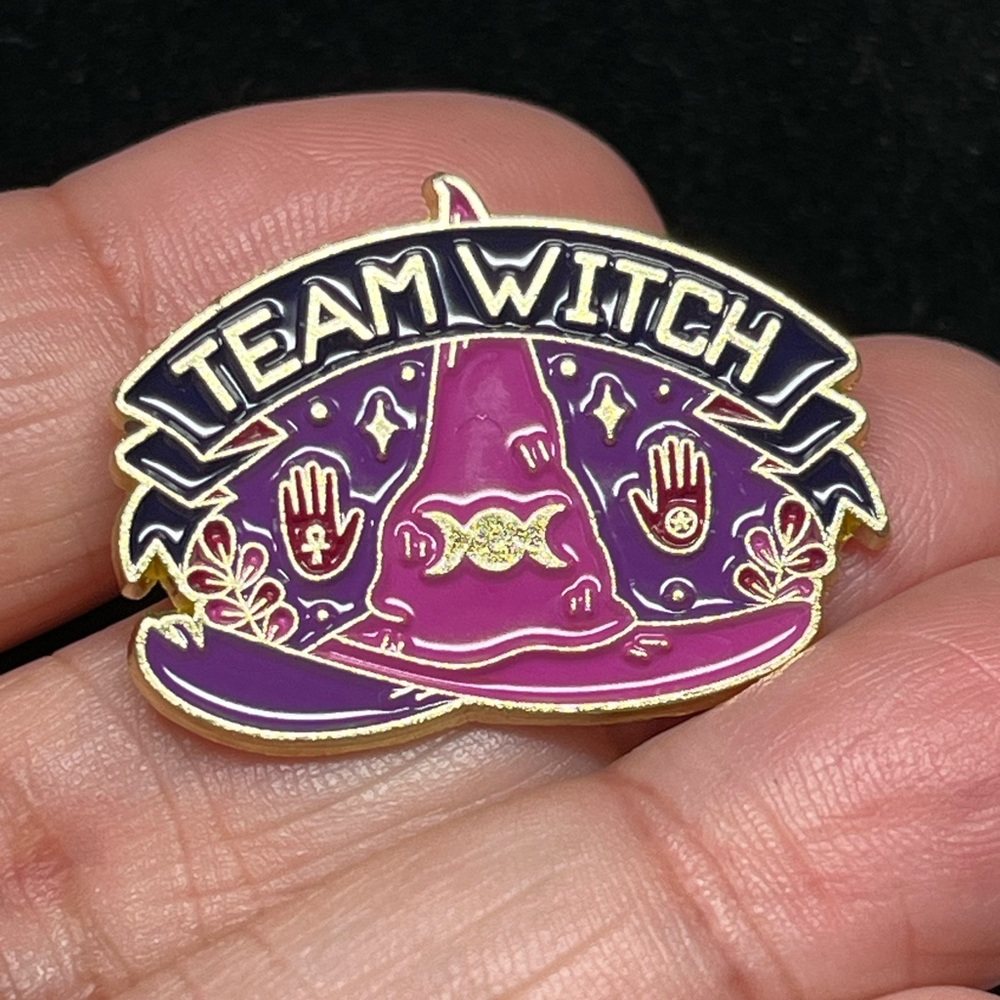 2/22,📚Wiccan/witchcraft lapel pin -enamel NWOT